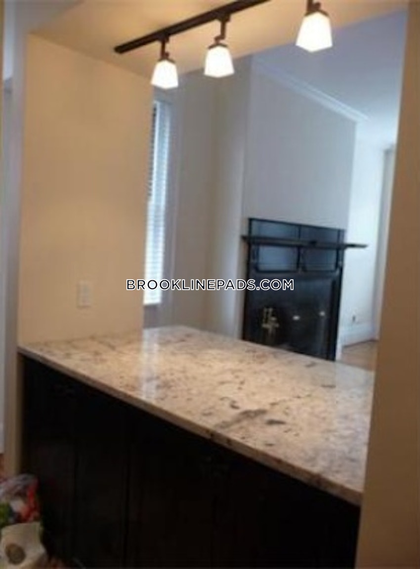 BROOKLINE- WASHINGTON SQUARE - 3 Beds, 1 Bath - Image 12