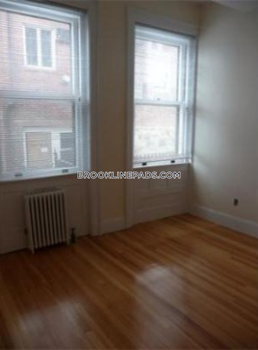 BROOKLINE- WASHINGTON SQUARE - 3 Beds, 1 Bath - Image 11