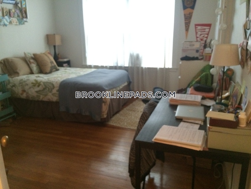 BROOKLINE- WASHINGTON SQUARE - 2 Beds, 1 Bath - Image 10