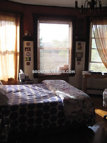 Brookline - 5 Beds, 1 Baths