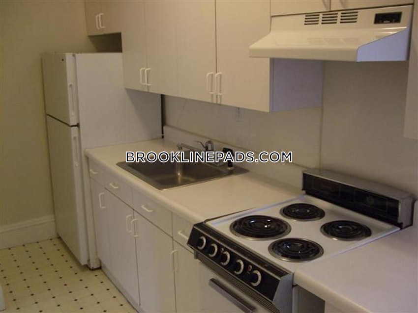 BROOKLINE- WASHINGTON SQUARE - 1 Bed, 1 Bath - Image 15