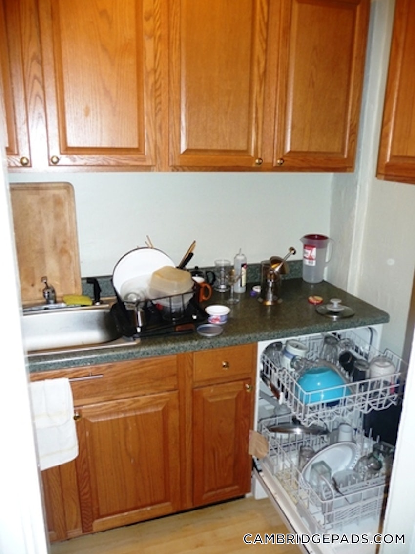 CAMBRIDGE- EAST CAMBRIDGE - 4 Beds, 2 Baths - Image 2