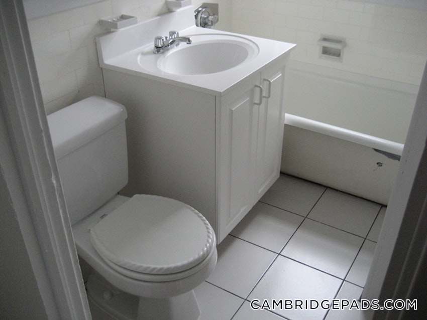 CAMBRIDGE - HARVARD SQUARE - 1 Bed, 1 Bath - Image 7