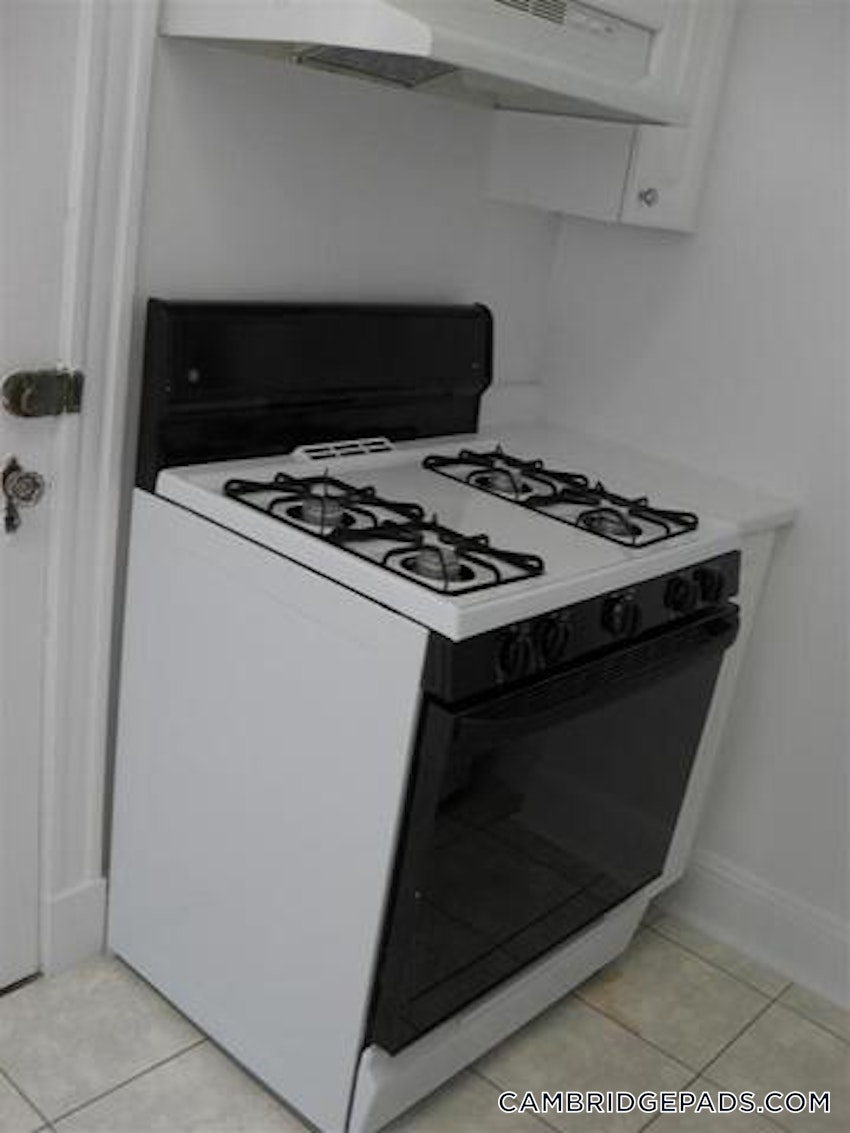 CAMBRIDGE - HARVARD SQUARE - 1 Bed, 1 Bath - Image 4