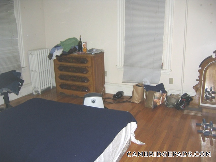 CAMBRIDGE - HARVARD SQUARE - 4 Beds, 2 Baths - Image 10