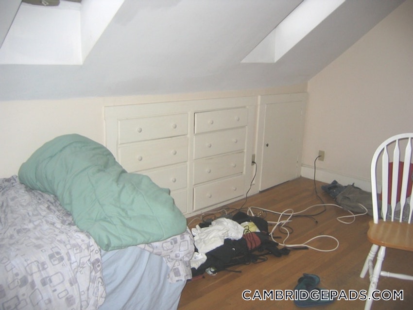 CAMBRIDGE - HARVARD SQUARE - 4 Beds, 2 Baths - Image 9