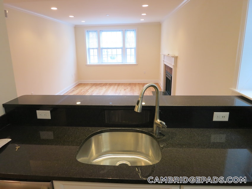 CAMBRIDGE - HARVARD SQUARE - 3 Beds, 1.5 Baths - Image 4