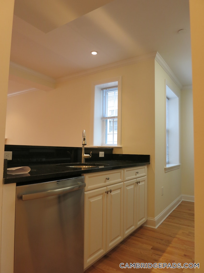 CAMBRIDGE - HARVARD SQUARE - 3 Beds, 1.5 Baths - Image 3