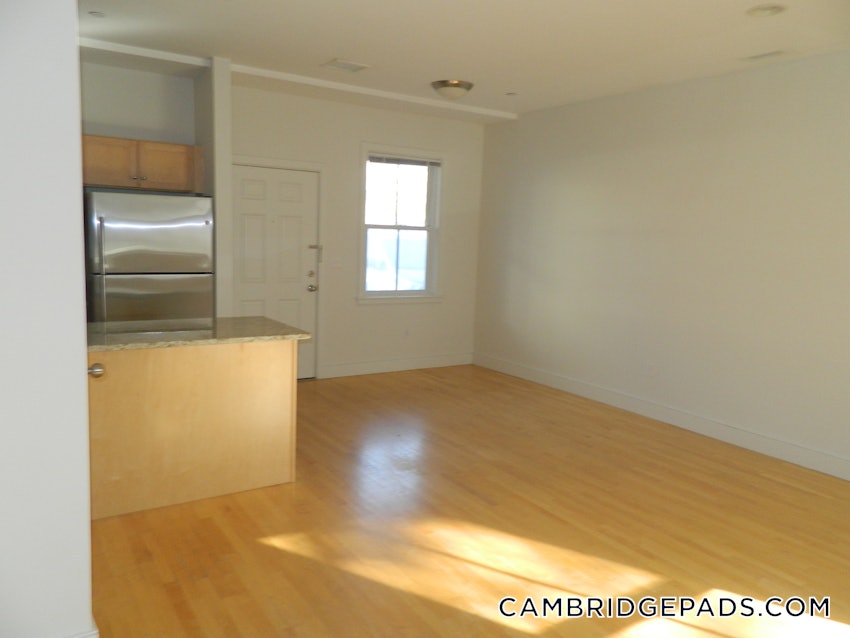 CAMBRIDGE- EAST CAMBRIDGE - 2 Beds, 2 Baths - Image 11