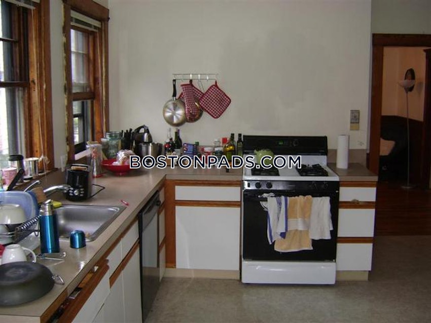 CAMBRIDGE - MT. AUBURN/BRATTLE/ FRESH POND - 3 Beds, 1 Bath - Image 14