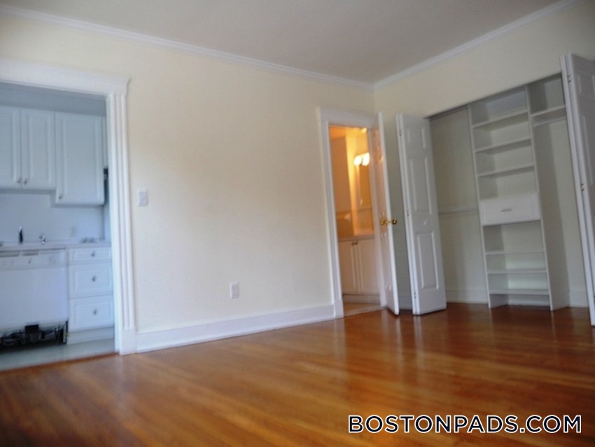 CAMBRIDGE - HARVARD SQUARE - 1 Bed, 1 Bath - Image 9