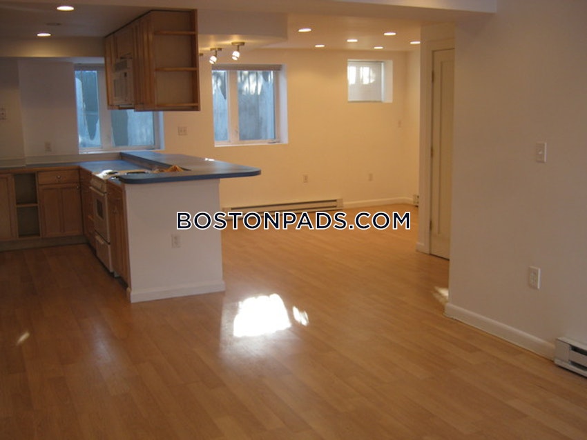 CAMBRIDGE - MT. AUBURN/BRATTLE/ FRESH POND - 2 Beds, 2 Baths - Image 51