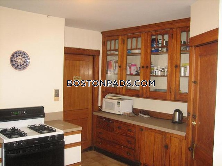 CAMBRIDGE - MT. AUBURN/BRATTLE/ FRESH POND - 3 Beds, 1 Bath - Image 6