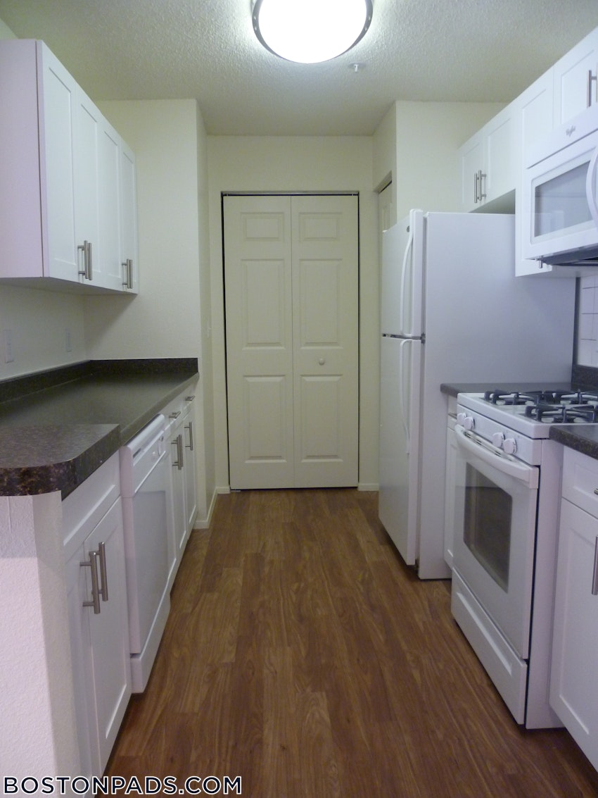 LEXINGTON - 2 Beds, 2 Baths - Image 1