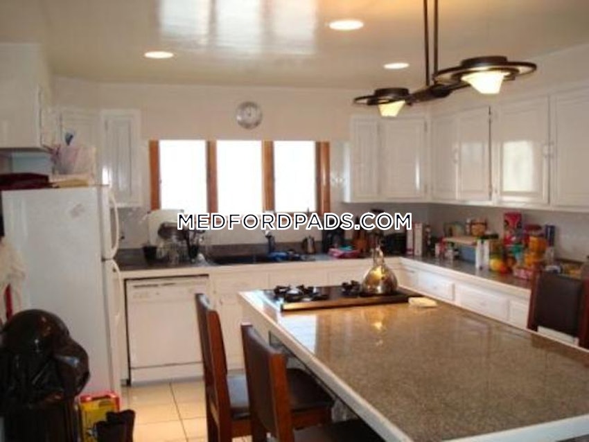 MEDFORD - TUFTS - 3 Beds, 1 Bath - Image 9