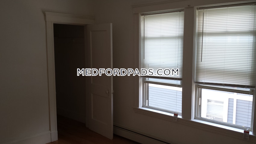 MEDFORD - TUFTS - 4 Beds, 1 Bath - Image 10