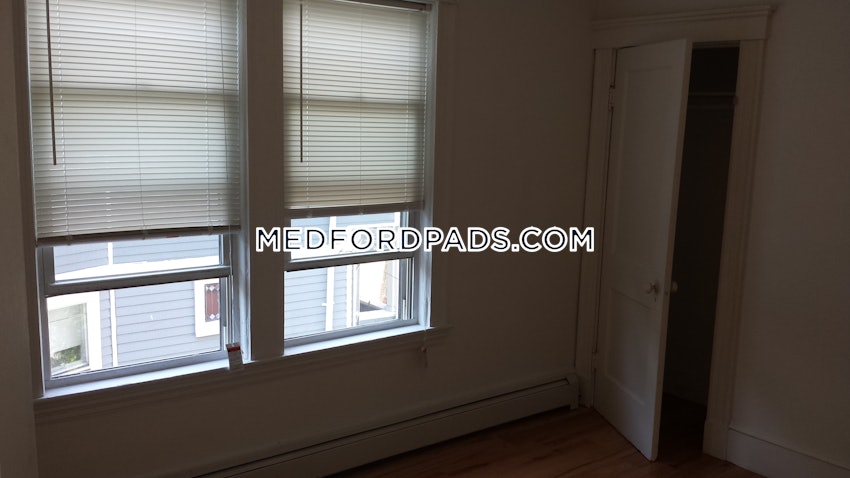 MEDFORD - TUFTS - 4 Beds, 1 Bath - Image 11