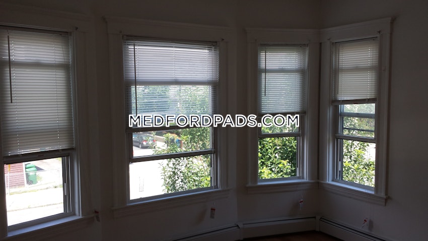 MEDFORD - TUFTS - 4 Beds, 1 Bath - Image 11