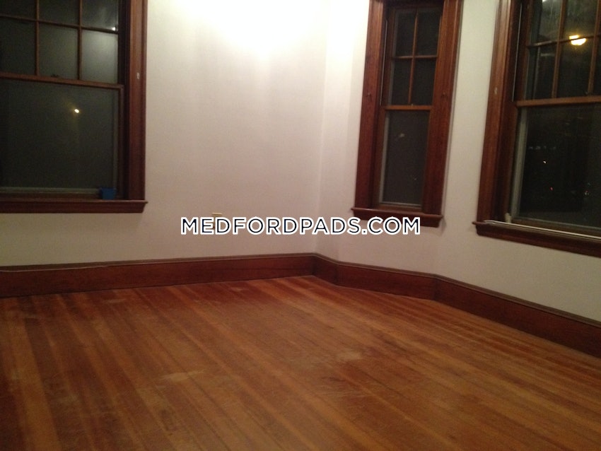 MEDFORD - TUFTS - 4 Beds, 1 Bath - Image 3