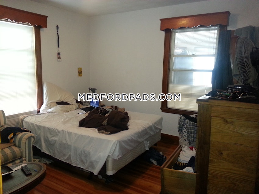 MEDFORD - TUFTS - 4 Beds, 1 Bath - Image 8