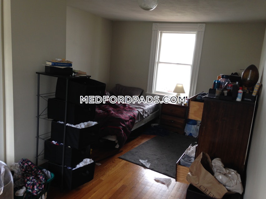 MEDFORD - TUFTS - 3 Beds, 1 Bath - Image 8