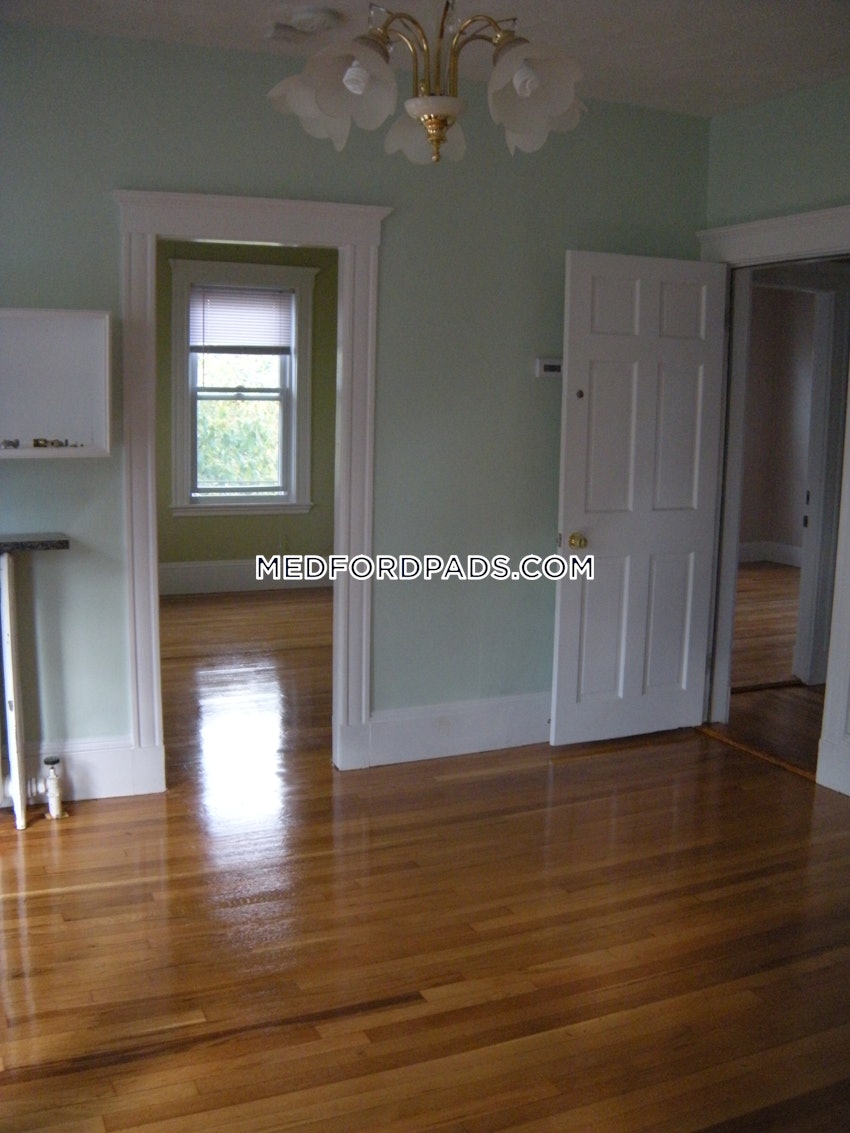 MEDFORD - WELLINGTON - 3 Beds, 1 Bath - Image 5