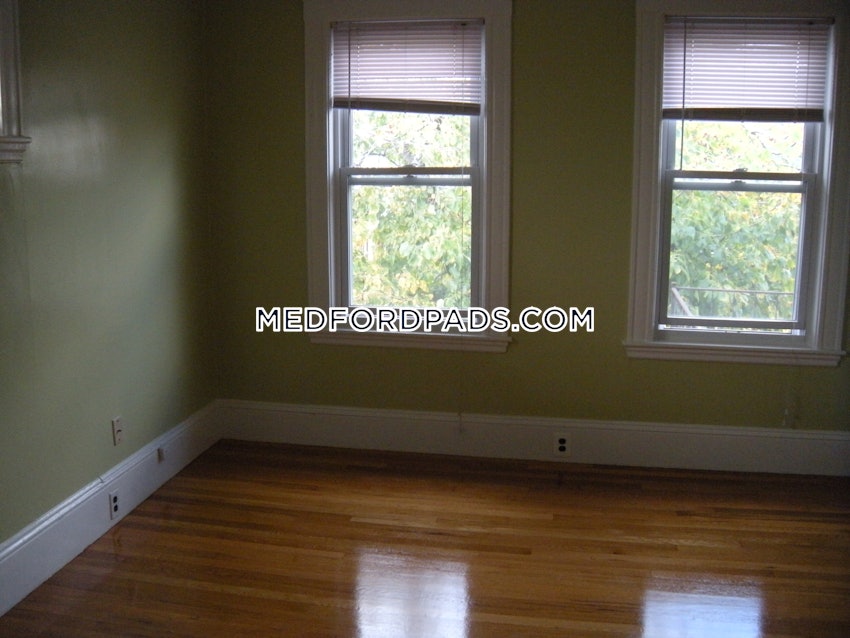 MEDFORD - WELLINGTON - 3 Beds, 1 Bath - Image 3