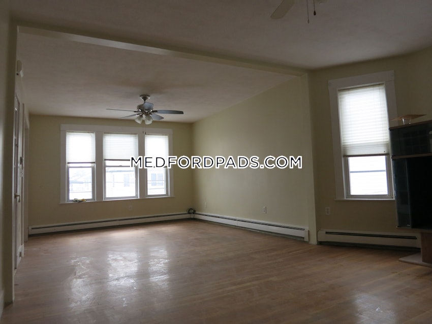 MEDFORD - WELLINGTON - 4 Beds, 1 Bath - Image 9