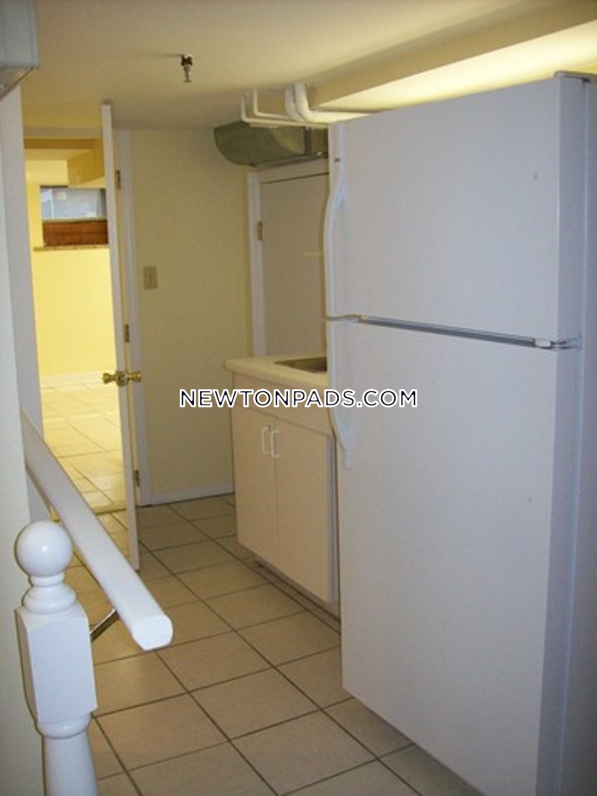 NEWTON - NEWTON CORNER - 1 Bed, 1 Bath - Image 4