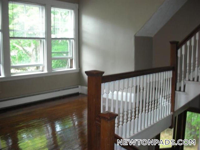 NEWTON - NEWTON HIGHLANDS - 4 Beds, 2.5 Baths - Image 7