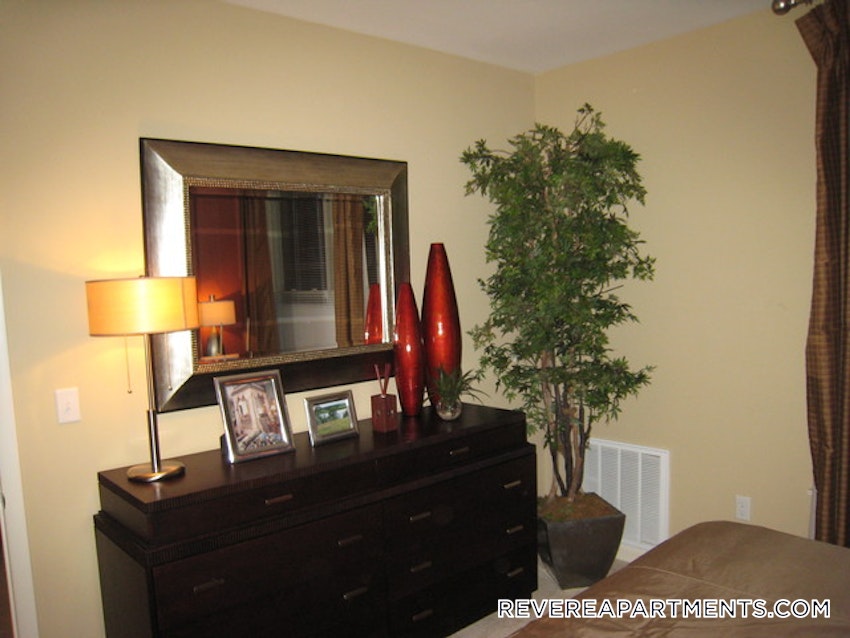 REVERE - 1 Bed, 1 Bath - Image 4