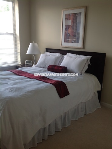 Overlook Ridge Dr. Revere