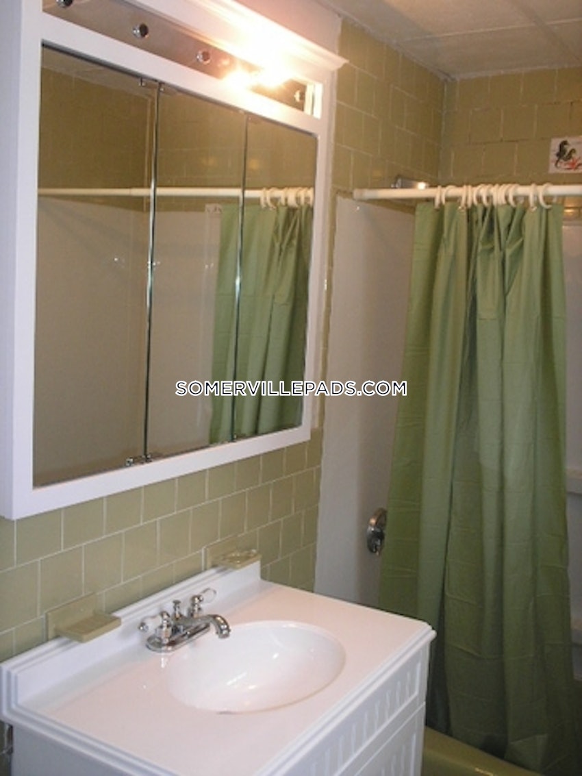 SOMERVILLE - DAVIS SQUARE - 4 Beds, 2 Baths - Image 4