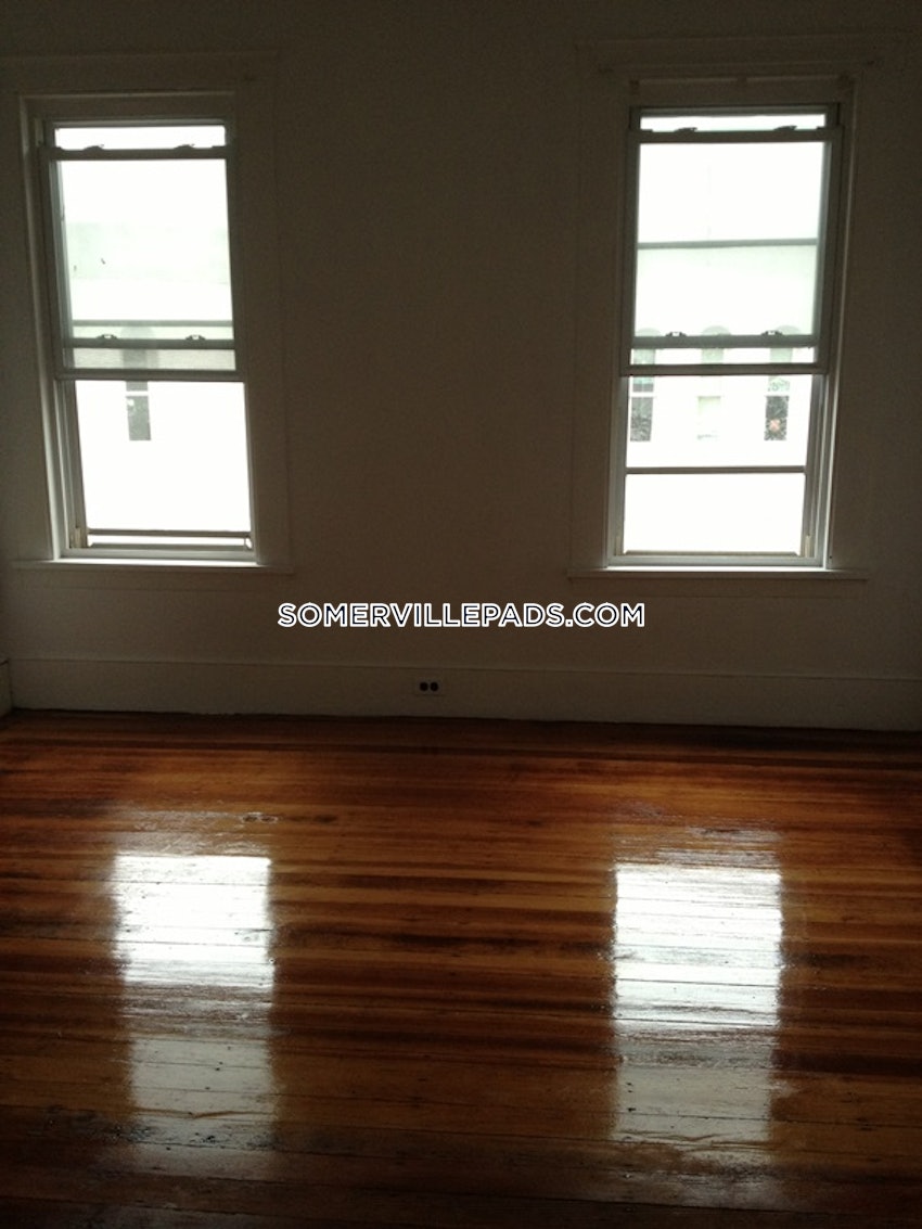 SOMERVILLE - SPRING HILL - 5 Beds, 2 Baths - Image 4