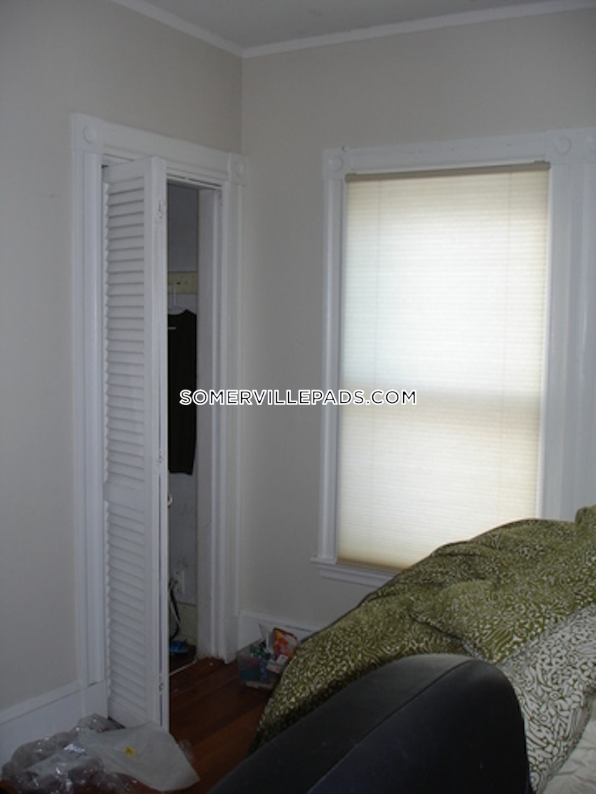 SOMERVILLE - TUFTS - 4 Beds, 2 Baths - Image 34