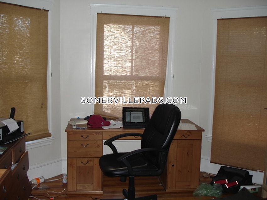 SOMERVILLE - TUFTS - 4 Beds, 2 Baths - Image 25