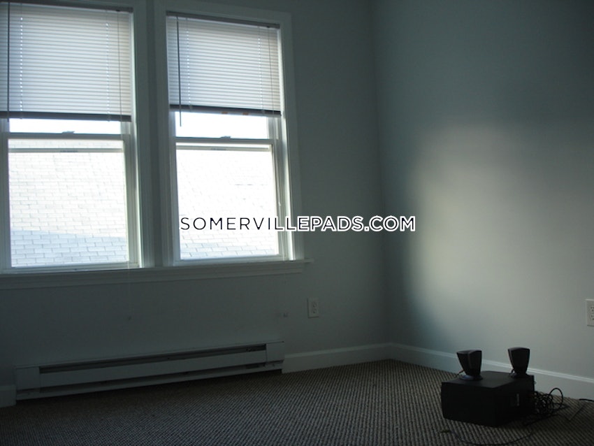 SOMERVILLE - TUFTS - 4 Beds, 2 Baths - Image 23