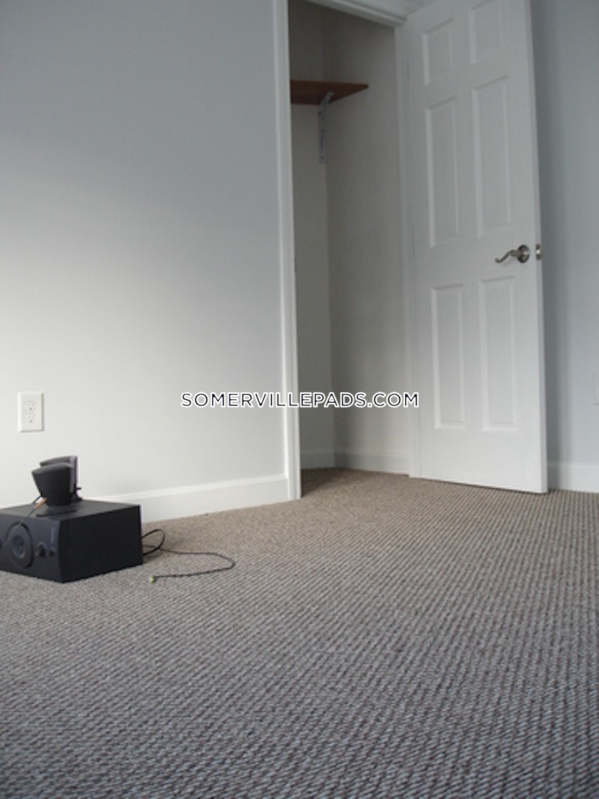 SOMERVILLE - TUFTS - 4 Beds, 2 Baths - Image 33