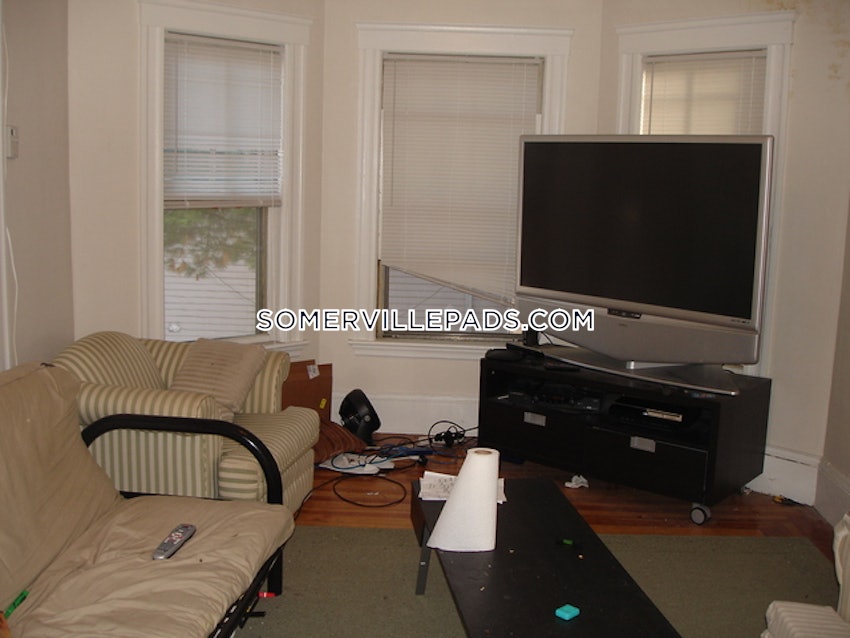 SOMERVILLE - TUFTS - 4 Beds, 2 Baths - Image 15