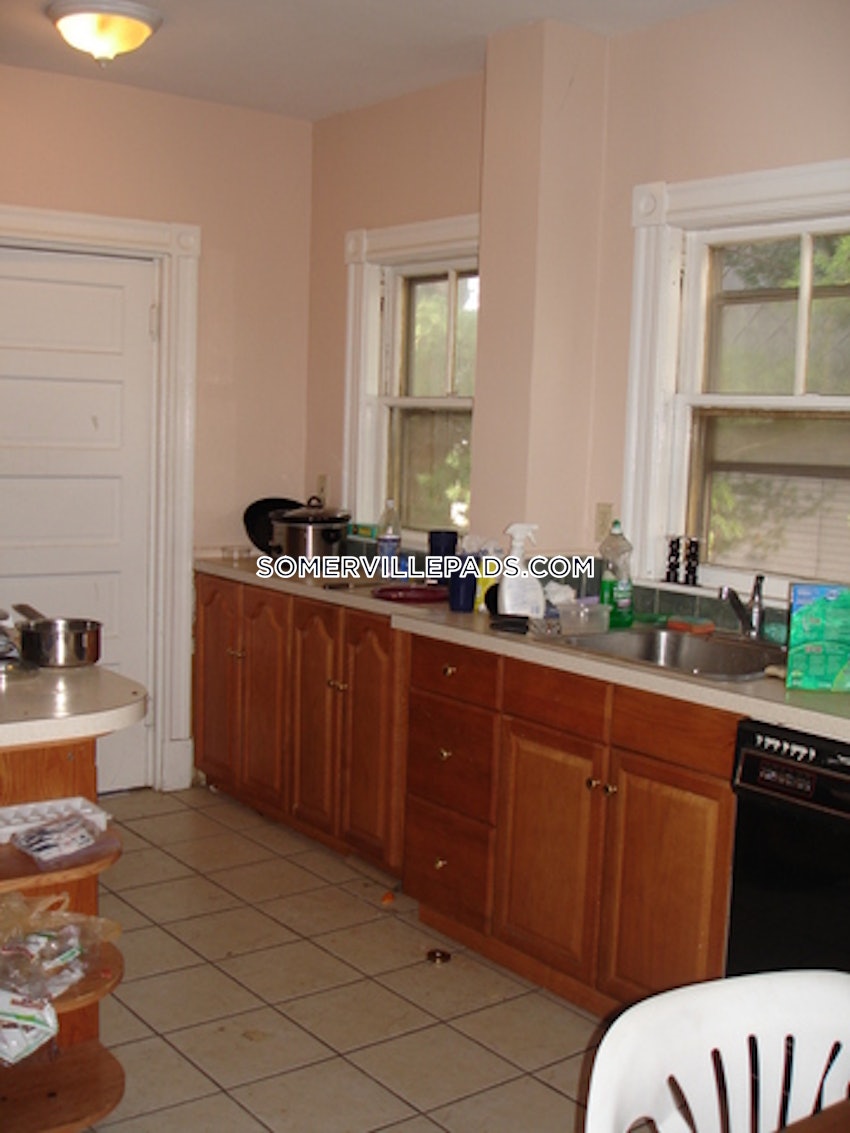 SOMERVILLE - TUFTS - 4 Beds, 2 Baths - Image 31