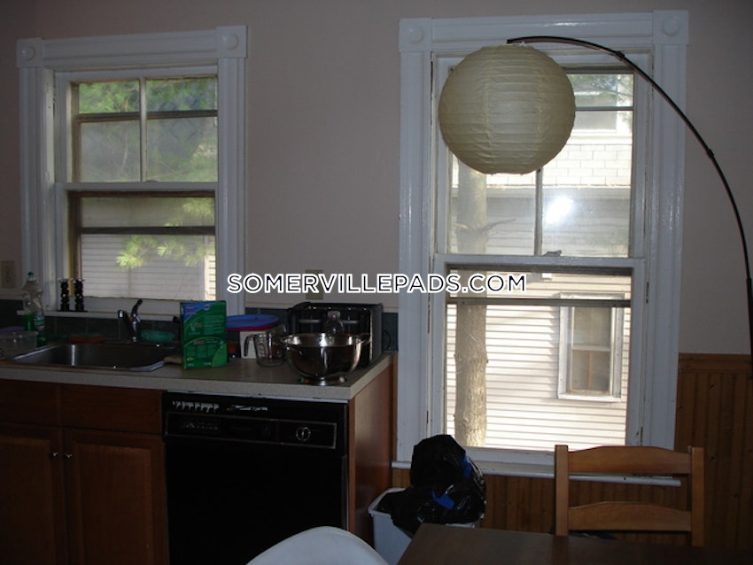 SOMERVILLE - TUFTS - 5 Beds, 1.5 Baths - Image 14