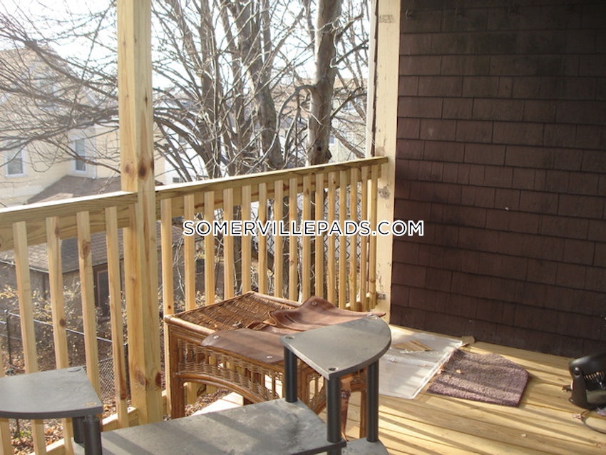 SOMERVILLE - TUFTS - 5 Beds, 1.5 Baths - Image 12