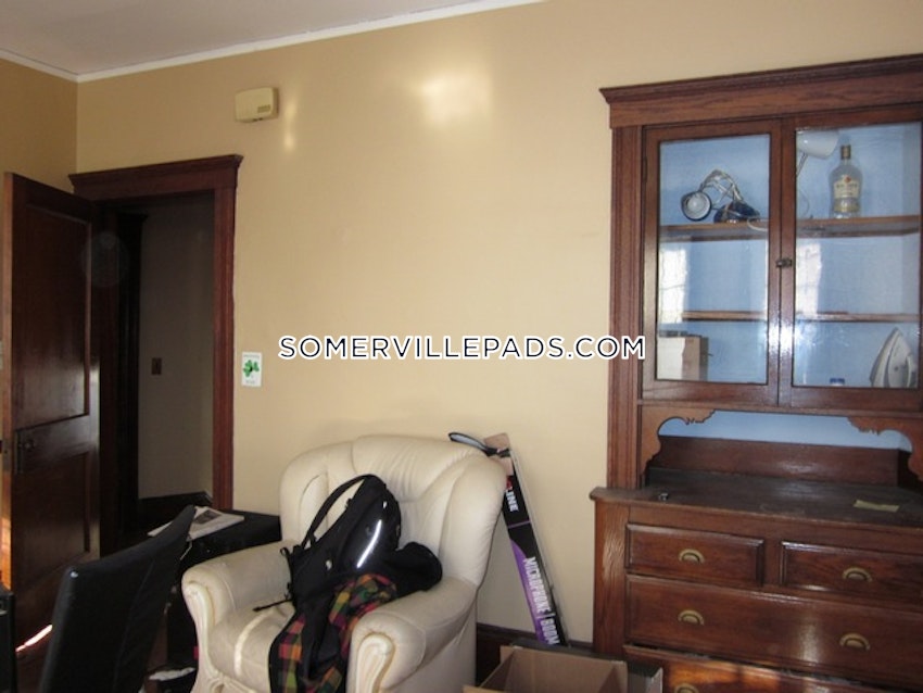 SOMERVILLE - TUFTS - 4 Beds, 1 Bath - Image 4