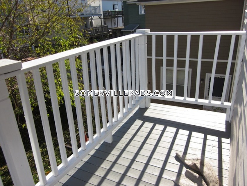 SOMERVILLE - TUFTS - 4 Beds, 1 Bath - Image 3