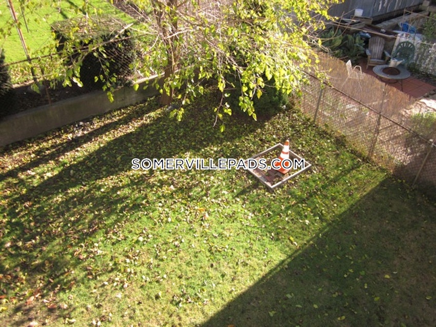 SOMERVILLE - TUFTS - 4 Beds, 1 Bath - Image 9