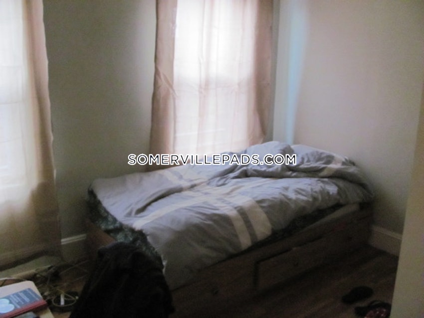 SOMERVILLE - TUFTS - 4 Beds, 1 Bath - Image 2