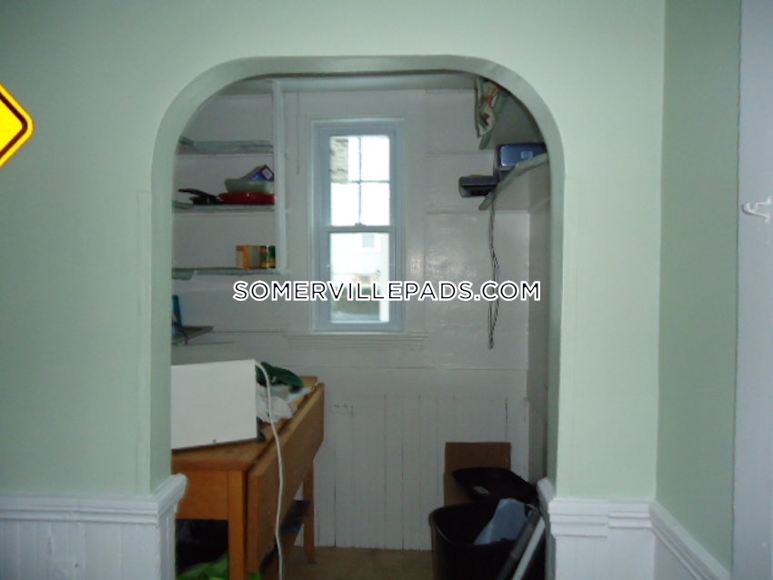 SOMERVILLE - TUFTS - 4 Beds, 1 Bath - Image 12