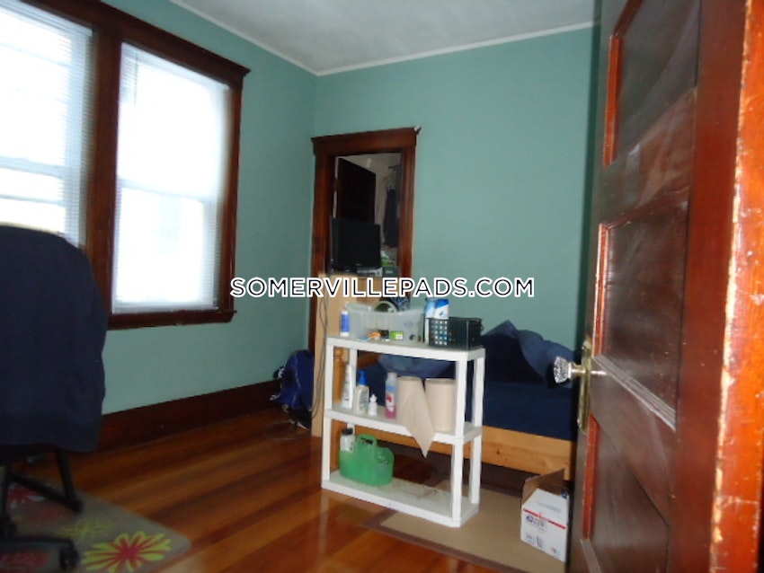 SOMERVILLE - TUFTS - 4 Beds, 1 Bath - Image 11