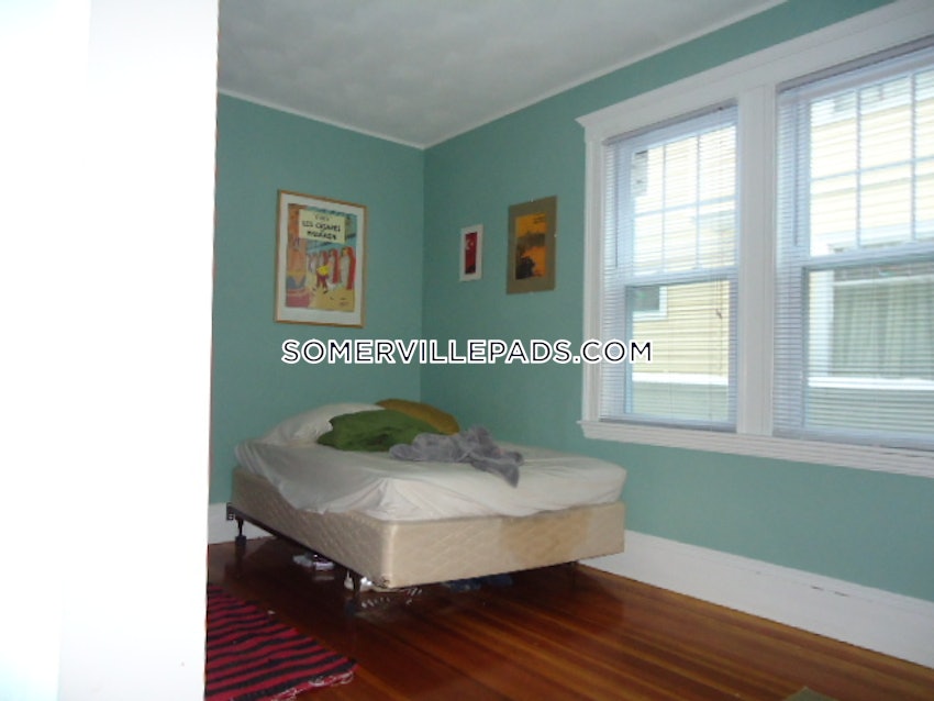 SOMERVILLE - TUFTS - 4 Beds, 1 Bath - Image 2