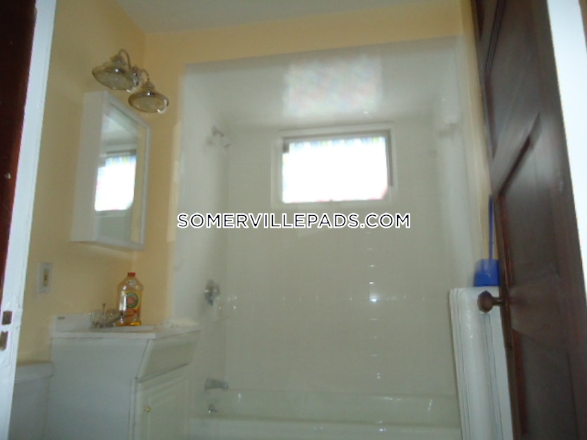 SOMERVILLE - TUFTS - 4 Beds, 1 Bath - Image 20